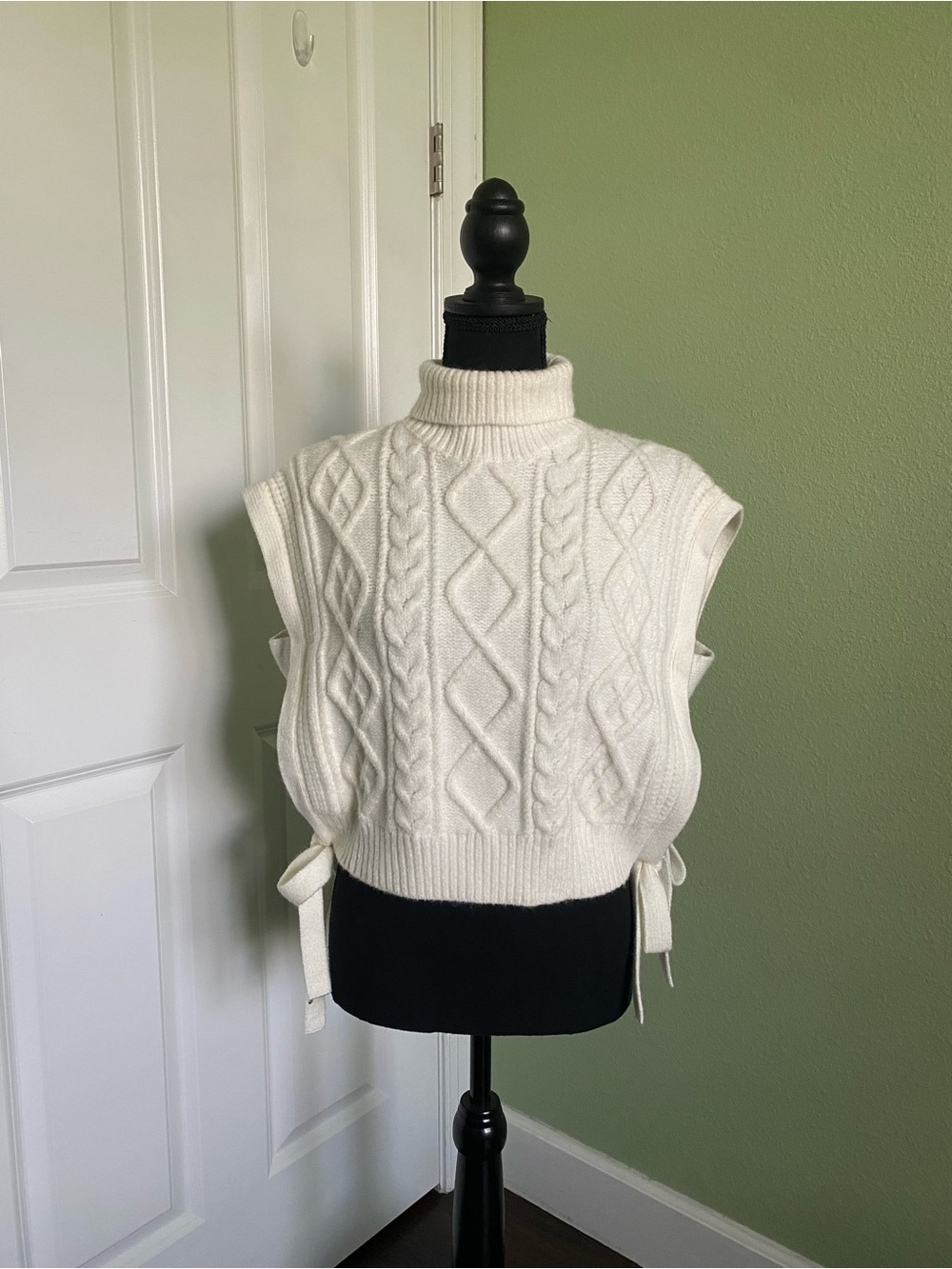Cider White Cable Knit Sleeveless Turtleneck Vest